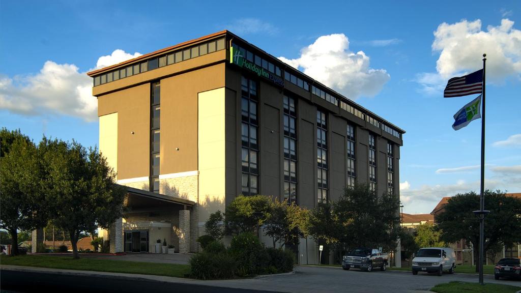 Holiday Inn Express - San Antonio Airport an IHG Hotel Main image 1